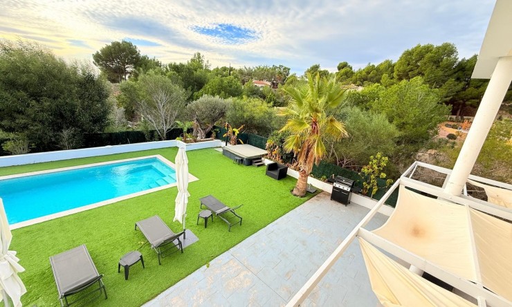 Resale - Villa -
Altea