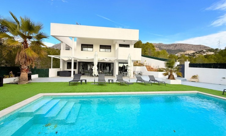 Resale - Villa -
Altea