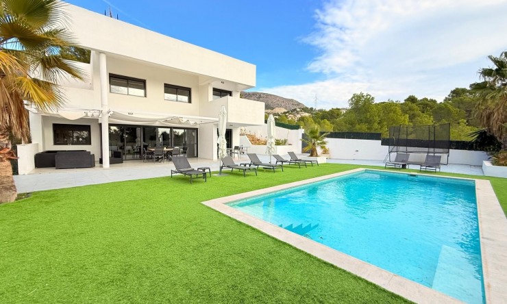 Resale - Villa -
Altea