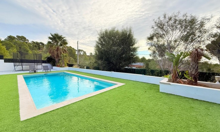 Resale - Villa -
Altea