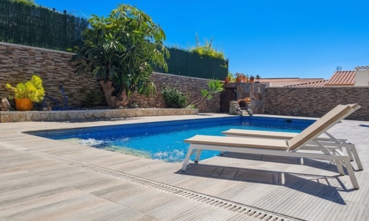 Resale - Villa -
Calpe / Calp - Carrió - La Merced - Los Pinos