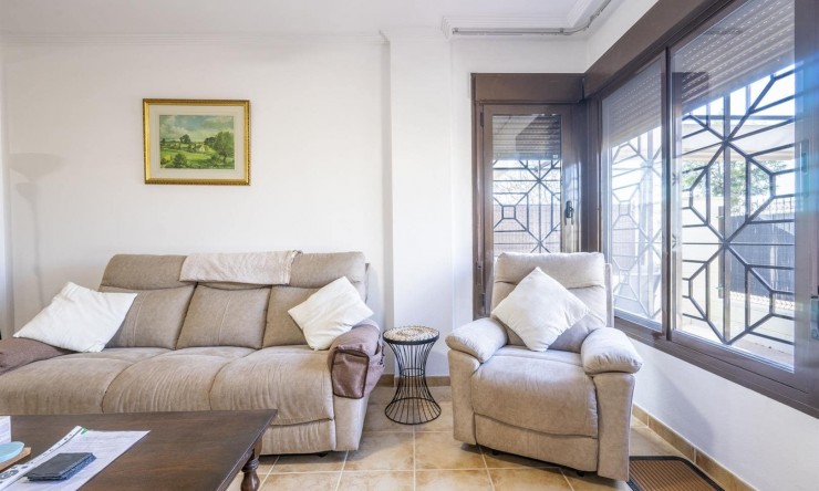 Resale - Townhouse -
San Cayetano