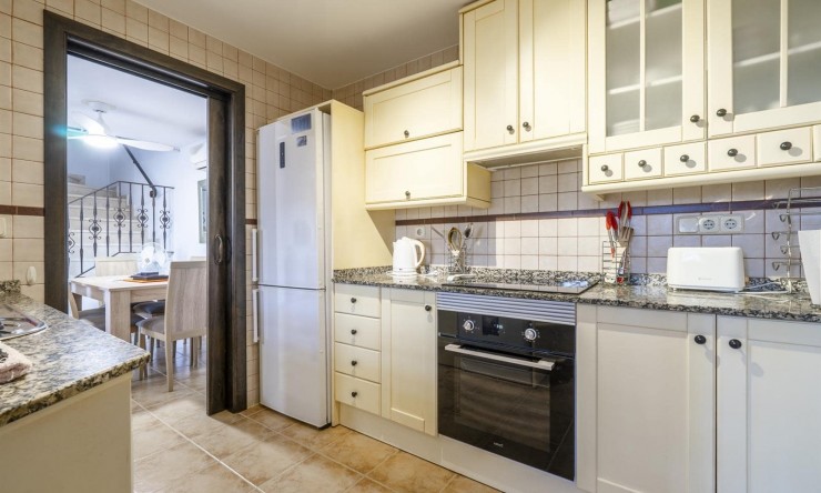 Resale - Townhouse -
San Cayetano