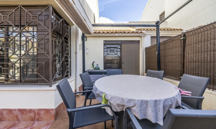 Resale - Townhouse -
San Cayetano