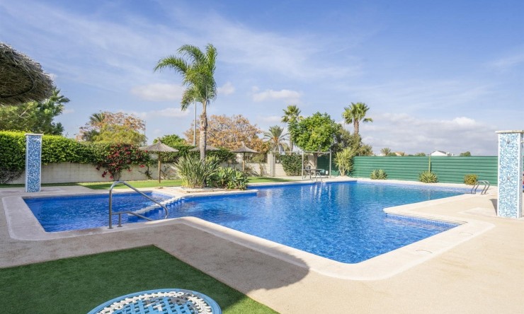 Resale - Townhouse -
San Cayetano