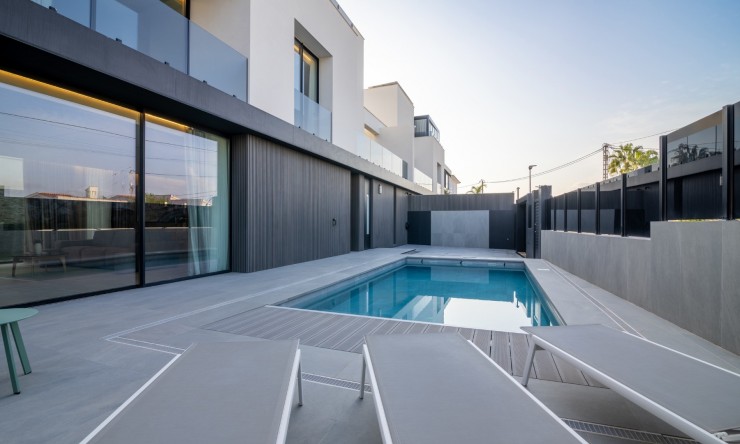 Resale - Villa -
Albir