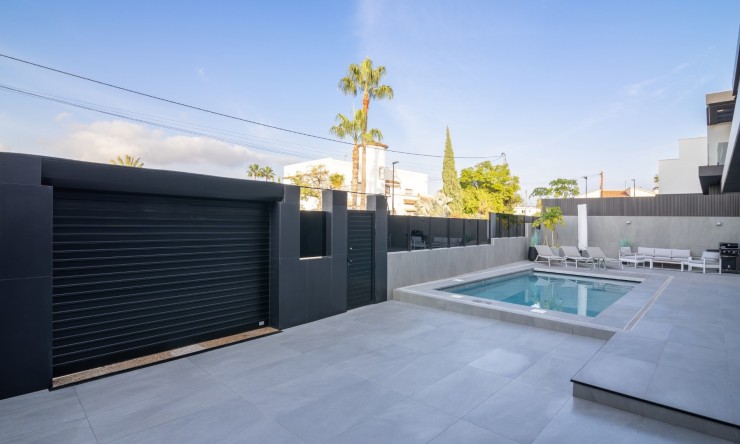 Resale - Villa -
Albir