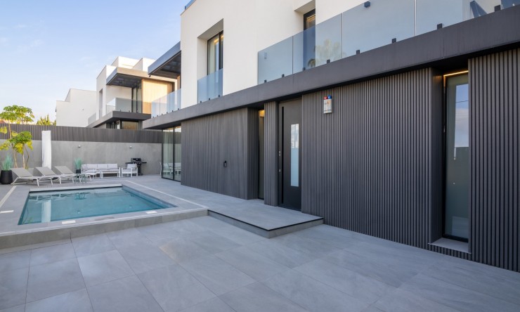 Resale - Villa -
Albir