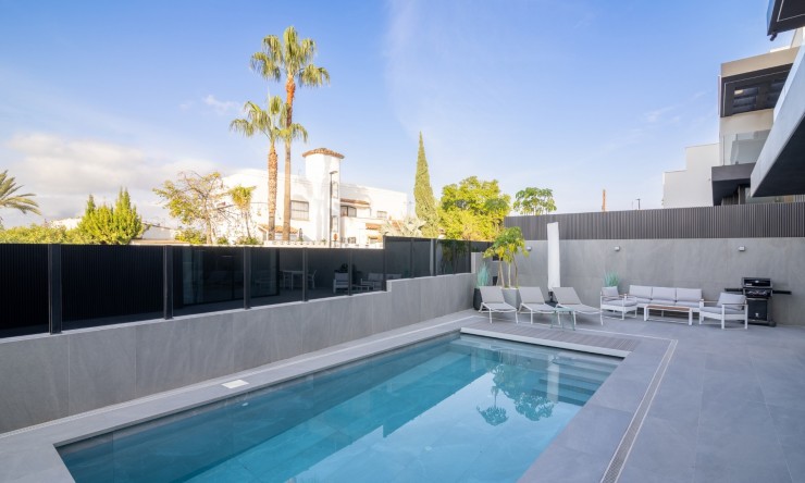 Resale - Villa -
Albir