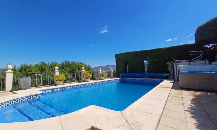 Neue Gebäude - Villa -
Gata de Gorgos