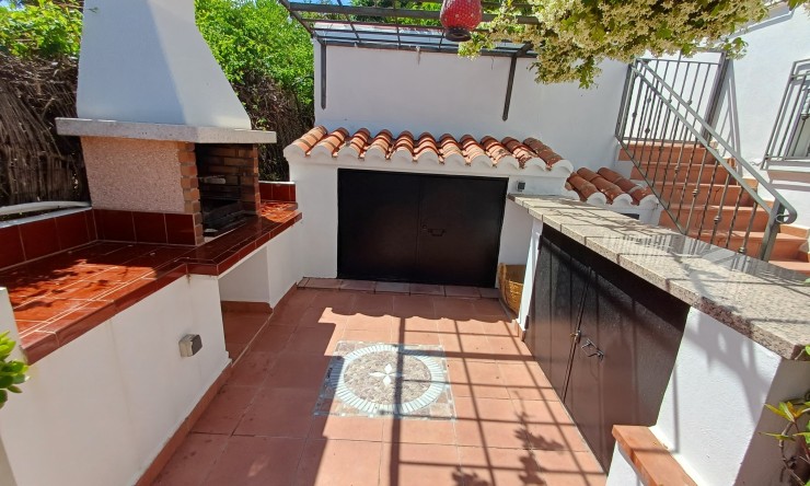 Neue Gebäude - Villa -
Gata de Gorgos