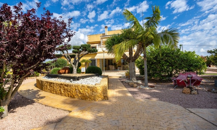Resale - Villa -
Elche