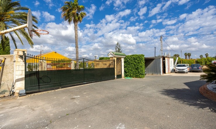 Resale - Villa -
Elche