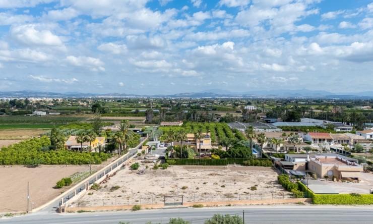 Resale - Villa -
Elche