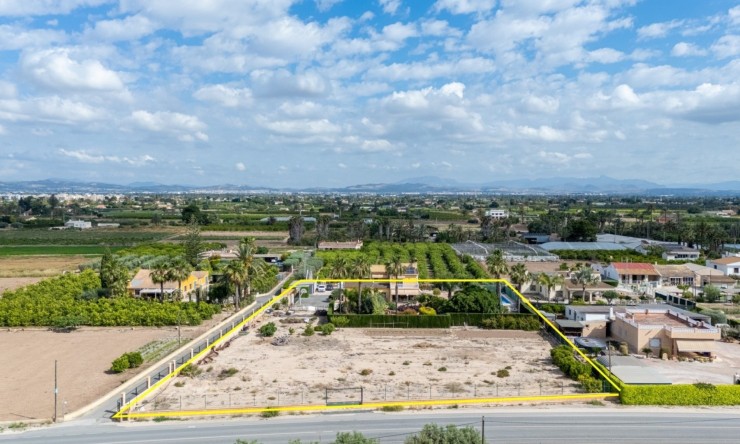Resale - Villa -
Elche