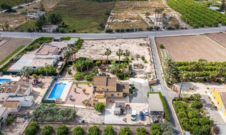 Resale - Villa -
Elche