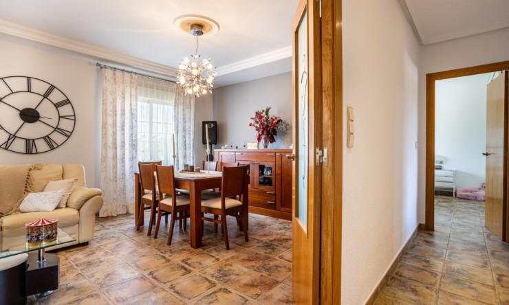 Resale - Villa -
Elche