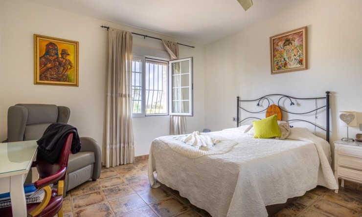 Resale - Villa -
Elche