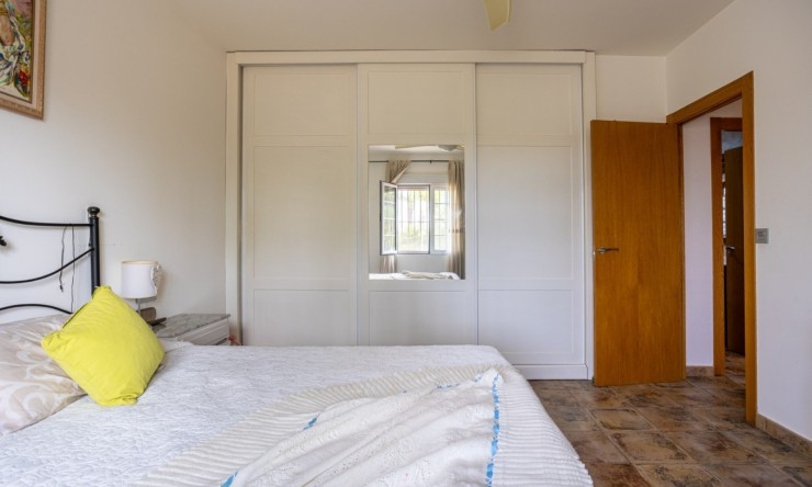 Resale - Villa -
Elche