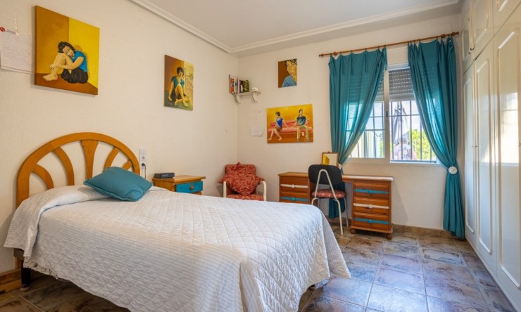 Resale - Villa -
Elche