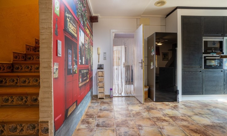 Resale - Villa -
Elche