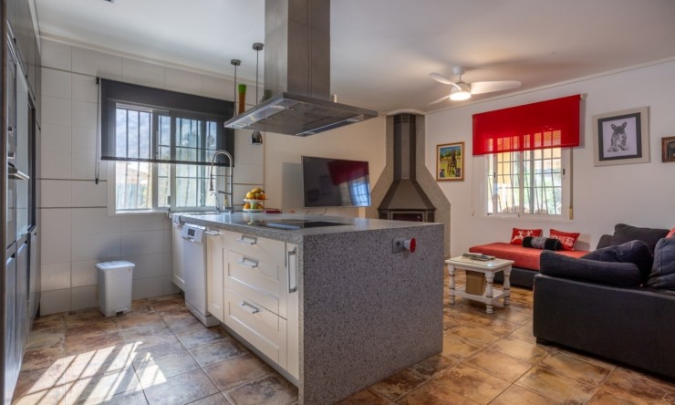 Resale - Villa -
Elche