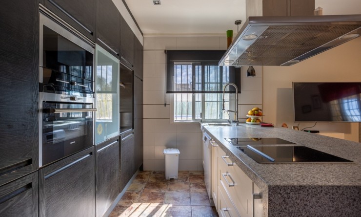 Resale - Villa -
Elche