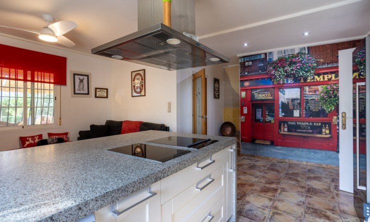 Resale - Villa -
Elche