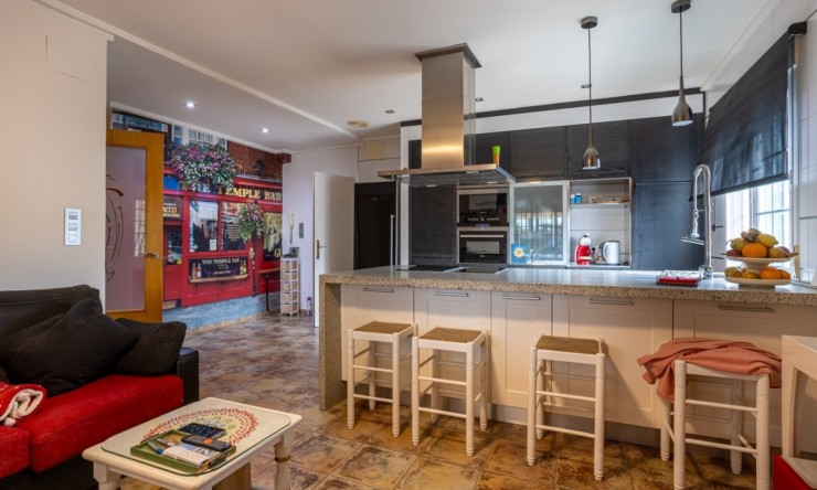 Resale - Villa -
Elche