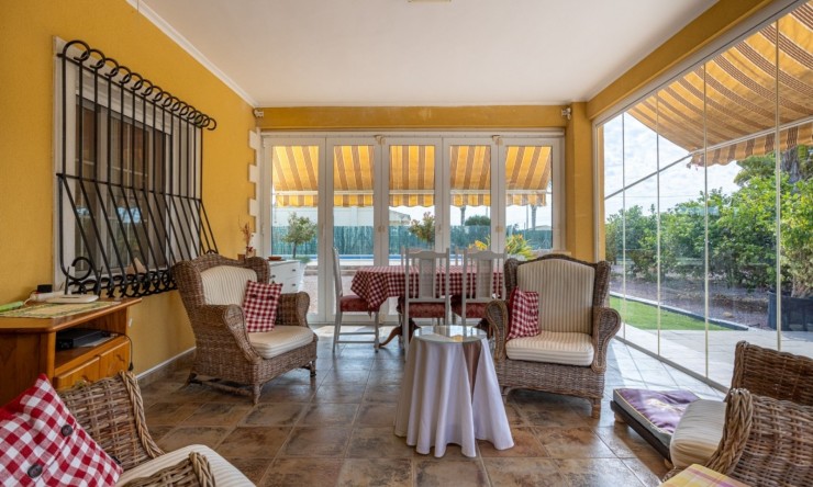 Resale - Villa -
Elche