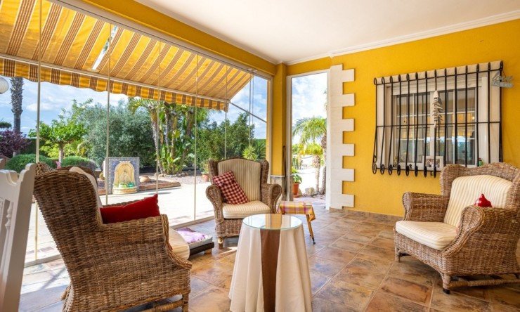 Resale - Villa -
Elche