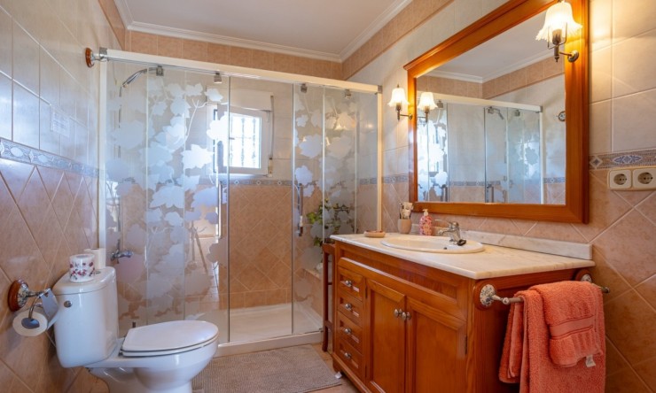 Resale - Villa -
Elche