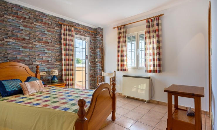 Resale - Villa -
Elche