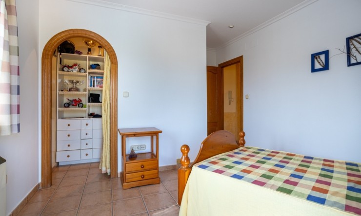 Resale - Villa -
Elche