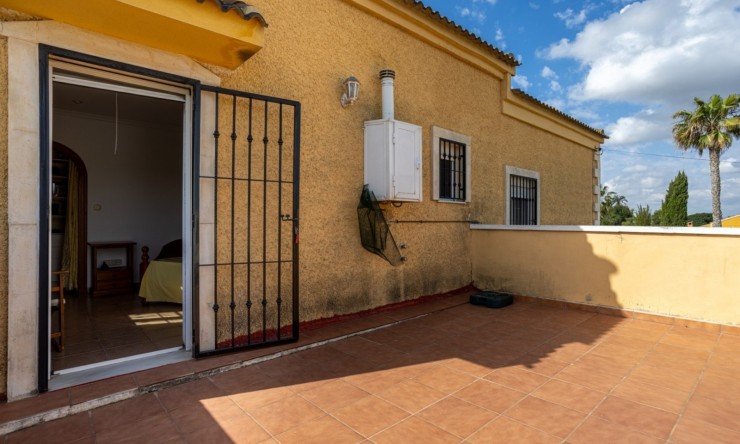 Resale - Villa -
Elche