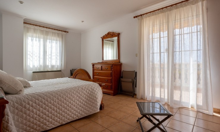 Resale - Villa -
Elche
