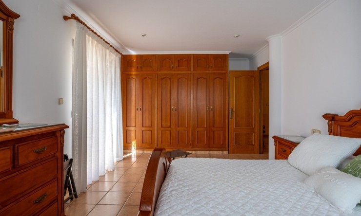 Resale - Villa -
Elche