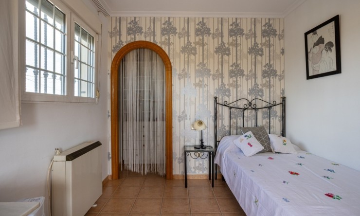 Resale - Villa -
Elche