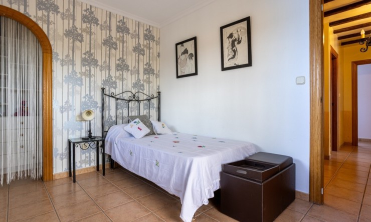 Resale - Villa -
Elche