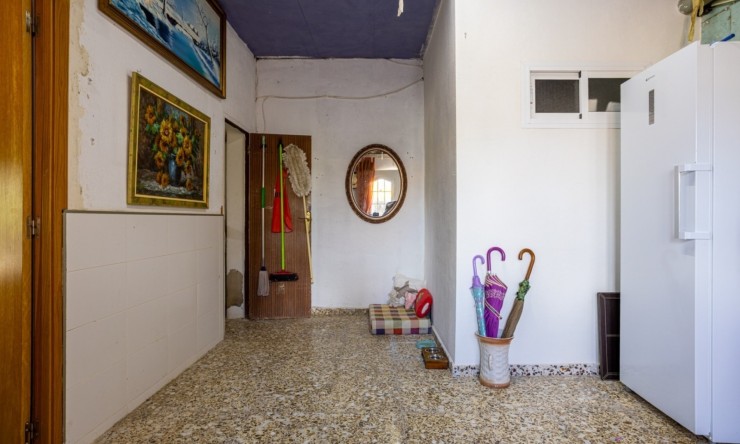 Resale - Villa -
Elche