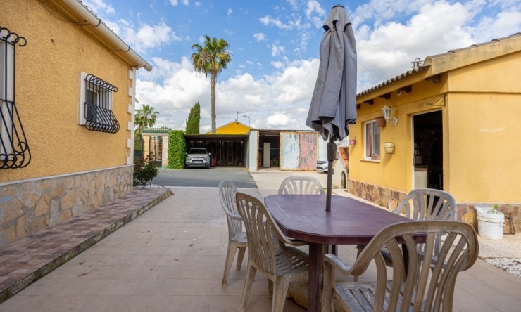 Resale - Villa -
Elche