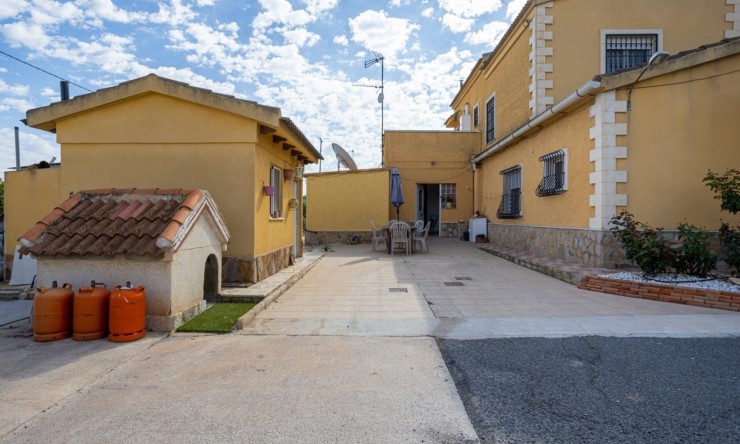 Resale - Villa -
Elche