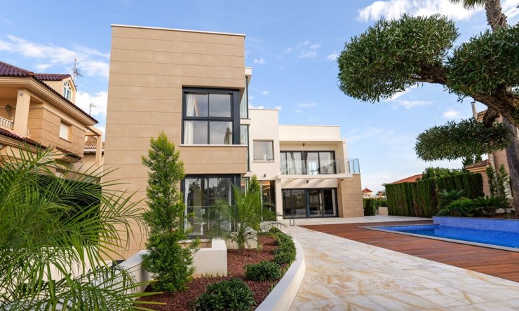 Neue Gebäude - Villa -
Torrevieja