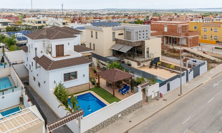 Resale - Detached Villa -
Los Montesinos - La Herrada