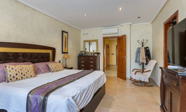 Resale - Detached Villa -
Los Montesinos - La Herrada