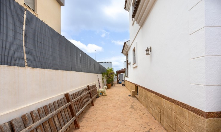 Resale - Detached Villa -
Los Montesinos - La Herrada