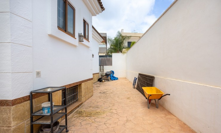 Resale - Detached Villa -
Los Montesinos - La Herrada