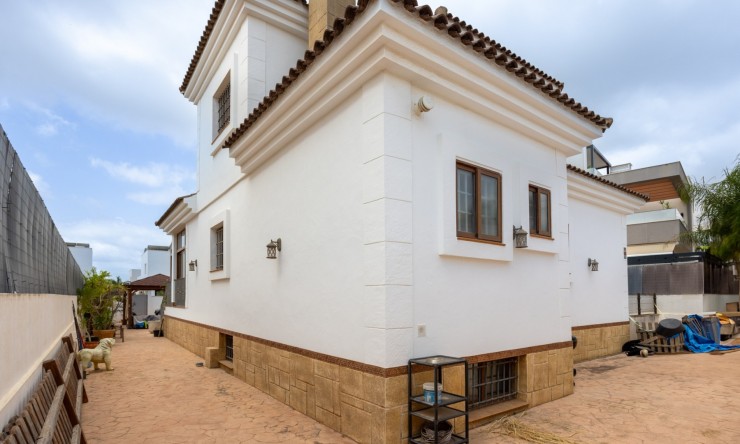 Resale - Detached Villa -
Los Montesinos - La Herrada