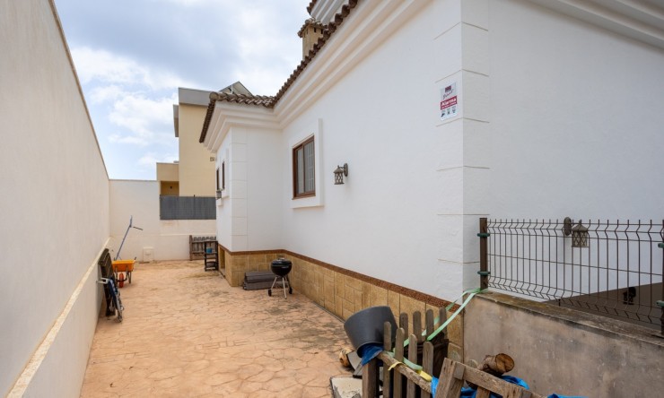 Resale - Detached Villa -
Los Montesinos - La Herrada