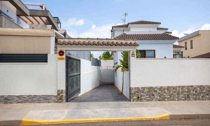 Resale - Detached Villa -
Los Montesinos - La Herrada